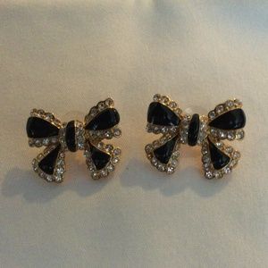 Vintage Joan Rivers black   bow pierced earrings